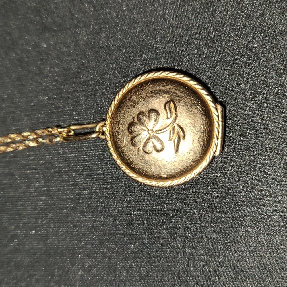 Russian vintage gold shamrock flower pendant with a necklace - Picture 3 of 11